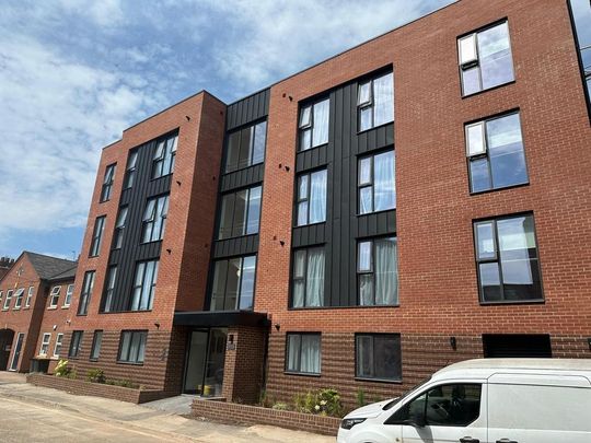 4 bedroom flat to rent - Photo 1