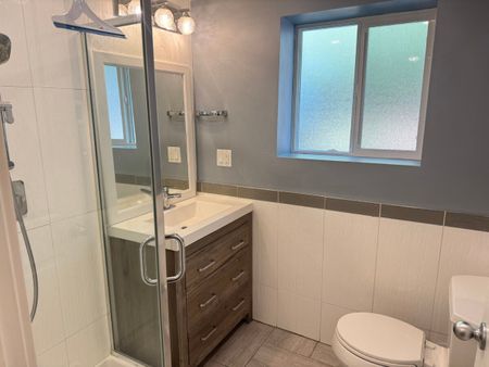 Beautiful Basement Suite - Photo 5