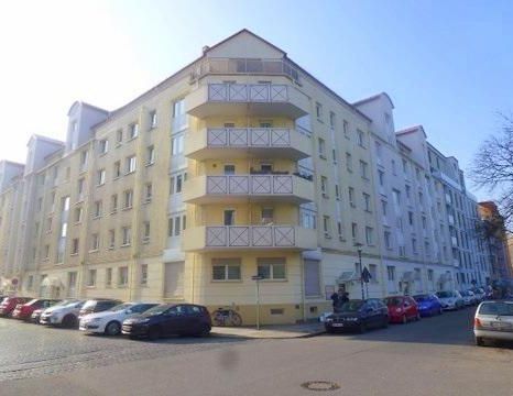 Ab März 2026: Geräumige 2-Zimmer-Dachwohnung mit Balkon, Einbauküche, Badewanne & Laminatboden - Photo 1