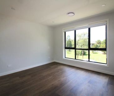 “Beautifully designed 4 bedroom corner home in Stanhope Gardens for... - Photo 2