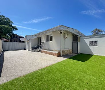 4 Bedroom Home in the Heart of Kingsford - Photo 2