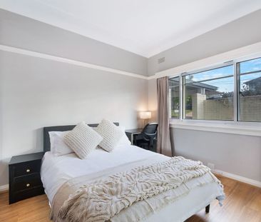 Pet Friendly, Renovated & Super Convenient Family Home - Photo 5