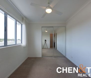 Modern Apartment Living in the Heart of Coorparoo - Photo 2