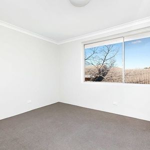 Luxurious 3 Bedroom Apartment in Homebush West - Modern Living at Its Finest - Photo 2