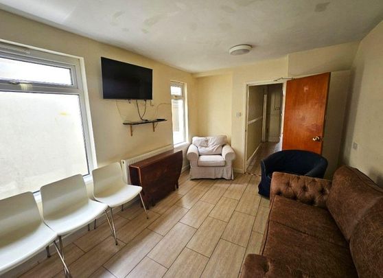 6 bedroom terraced house to rent - Photo 1