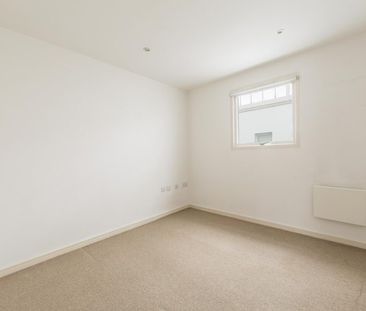 2 Bed Flat - Photo 2