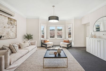 Elegant Art Deco Residence with House-Like Proportions in a Blue-Chip Double Bay Village Setting - Photo 2