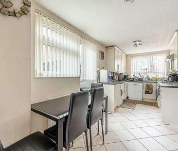Bruffs Meadow, Northolt, UB5 - Photo 4