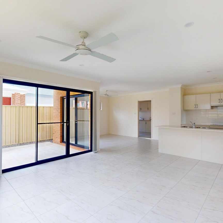 2/13A Wilton Drive, East Maitland NSW 2323 - Photo 1