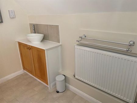 2 bedroom semi-detached house to rent - Photo 4
