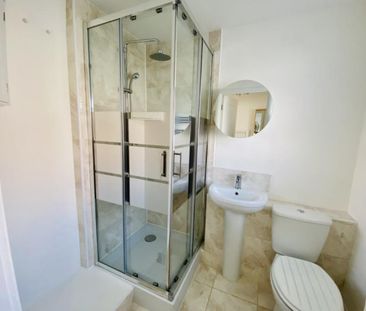 1 bedroom Flat To Let - Photo 3