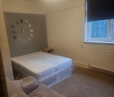 Room in a Shared House, Edgefield Avenue, IG11 - Photo 5