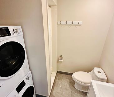 For Lease - 1032 Burnhamthorpe Road, Mississauga, Ontario - Photo 2