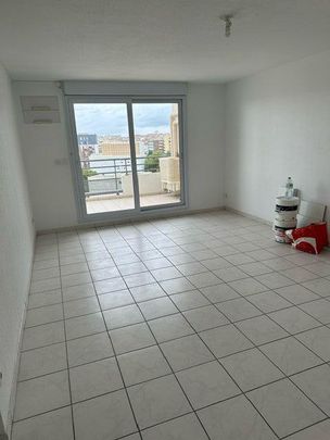 Appartement 3 pièces 69m2 MARSEILLE 5EME 1 130 euros - Photo 1