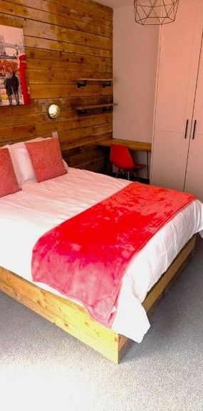 1 bedroom in a house share to rent - Photo 1