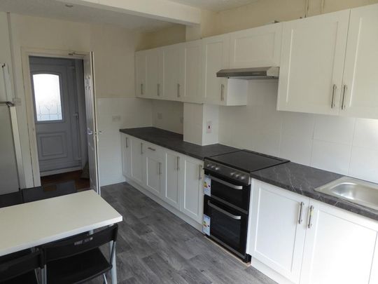 4 bedroom terraced house to rent - Photo 1