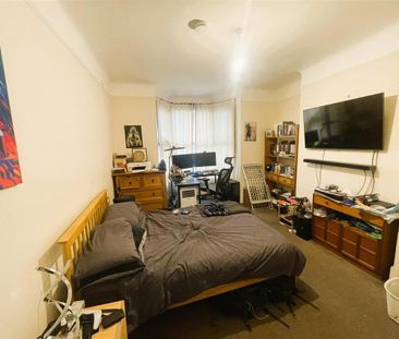 5 bedroom semi-detached house to rent - Photo 2