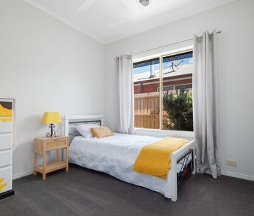 Charming Family Home in Quiet Cul-de-Sac - Photo 5