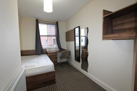 6 bedroom flat to rent - Photo 4