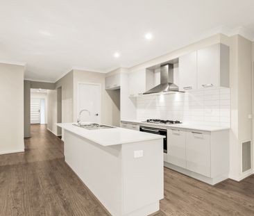 20 Gaston Loop, Officer VIC 3809 - House For Rent | Domain - Photo 5