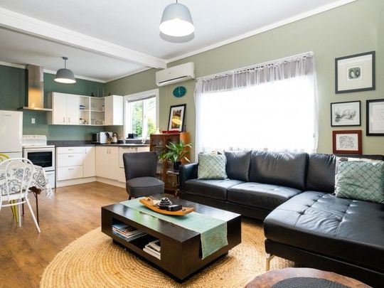 Paradise Cottage - Prime Location! - Photo 1