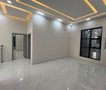 Spacious 5BR Villa in Al Yasmeen 1 - Photo 2