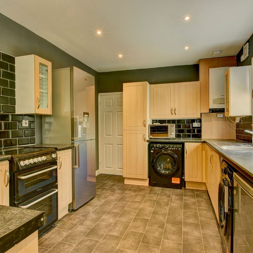 1 bed house share to rent in Albemarle Road, Taunton, TA1 - Photo 1