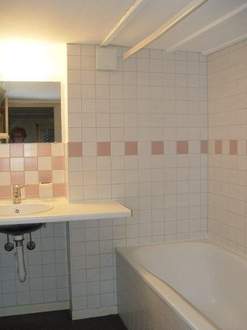 Schöne 2,5 Zimmer Wohnung mit Autoabstellplatz + Kellerraum - Foto 3