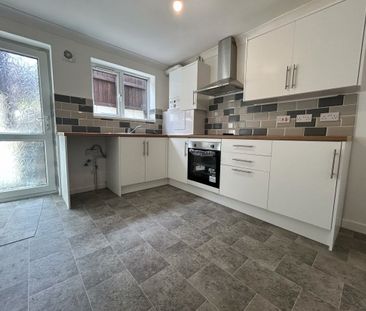 Miskin Road, TONYPANDY - Photo 3