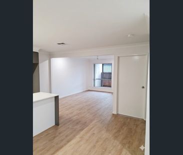 AVAILABLE 24/04/26 3 BED 2 BATH TOWNHOUSE WITH DUCTED AIR - Photo 1