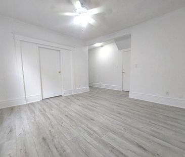 For Lease - 2143 Gerrard Street Unit# Main Fl, Toronto, Ontario - Photo 5