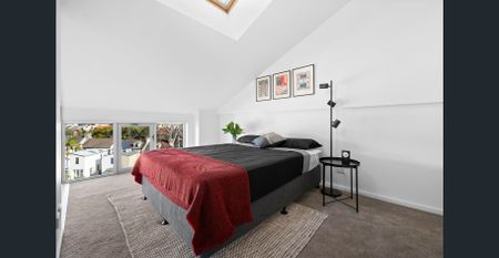 FULLY FURNISHED - EXECUTIVE 1 BEDROOM PENTHOUSE APARTMENT WITH SECURE PARKING - Photo 5