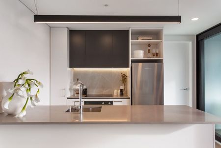 Cool, Modern & Sunny Apartment - Photo 4