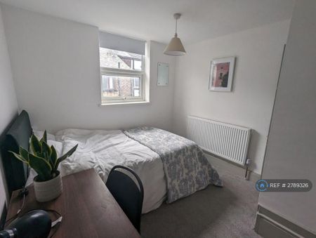 4 bedroom terraced house to rent - Photo 4