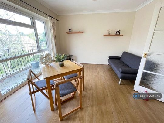 2 bedroom flat to rent - Photo 1