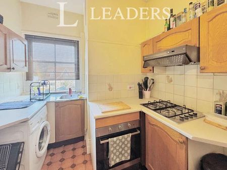 Brownlow Road, Felixstowe, IP11 - Photo 2