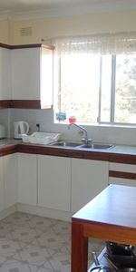 Sunlit 3 Bedroom Unit - Extra Large Unit! - Photo 3