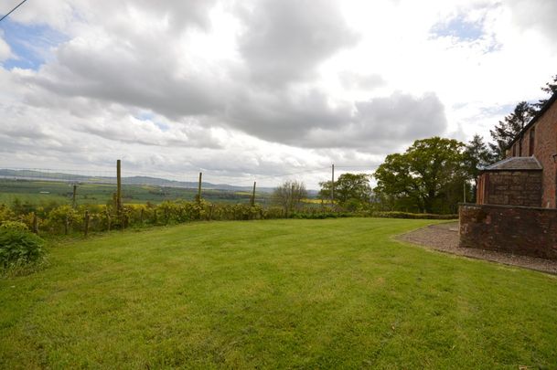 The Old Farmhouse Hilltown of Ballindean, Inchture, Perthshire - Photo 1