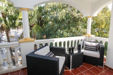 2 Bedroom Apartment For Rent in The Golden Mile, Málaga - Photo 3