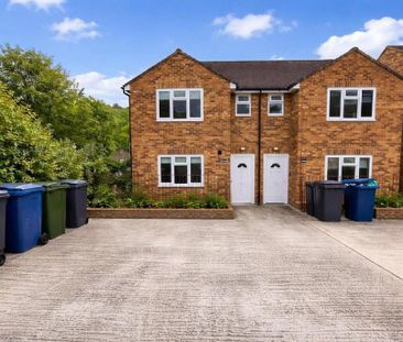 4 bedroom semi-detached house to rent - Photo 3