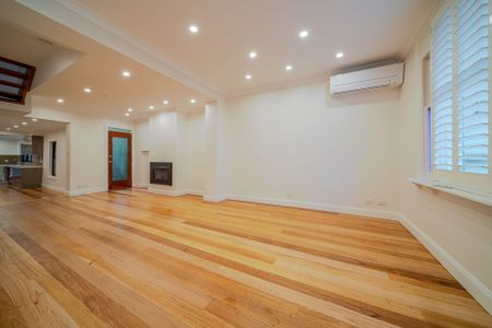 Architecturally Renovated Terrace with Parking in a Prime Inner-City Pocket - Photo 5