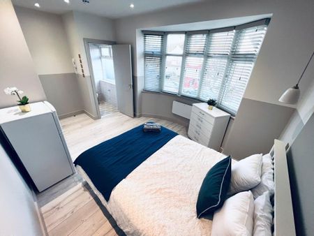 Room in a Shared House, Rowan Crescent, SW16 - Photo 3