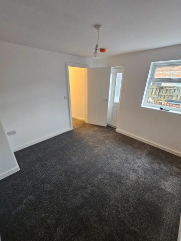1 Bed Flat, Seafield Road, CH62 - Photo 2