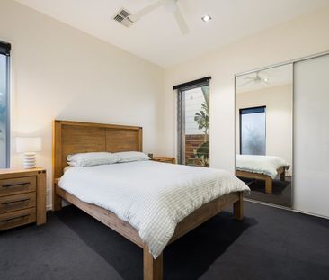 Effortless Elegance in a Modern Waterfront Oasis - Photo 4