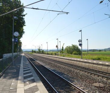 Modernisiert! Ruhig gelegene 2-Zi.-DG-Whg. im älteren Mehrfamilienhaus, Neumarkt Stadtteil Pölling - Photo 4