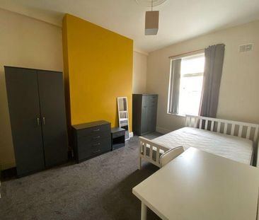 4 bedroom terraced house to rent - Photo 6