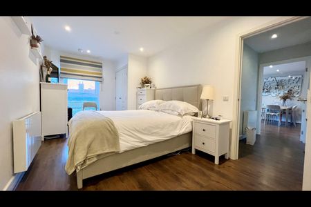 2 Bed Flat, Tarves Way, SE10 - Photo 3