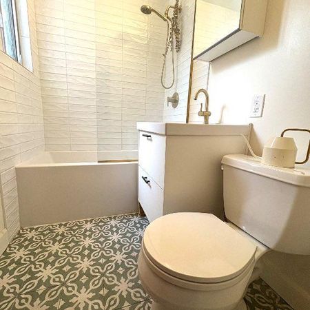 Magnifique appartement 6 ½ lumineux – 4 chambres fermées – Parc Extension - Photo 4