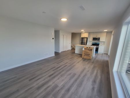 For Lease - 801 Glenroy Gilbert Drive Unit# 22, Barrhaven, Ontario - Photo 4