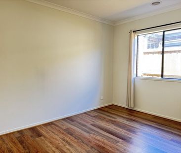 Spacious Family Living in a Convenient Cranbourne West Location - Photo 6